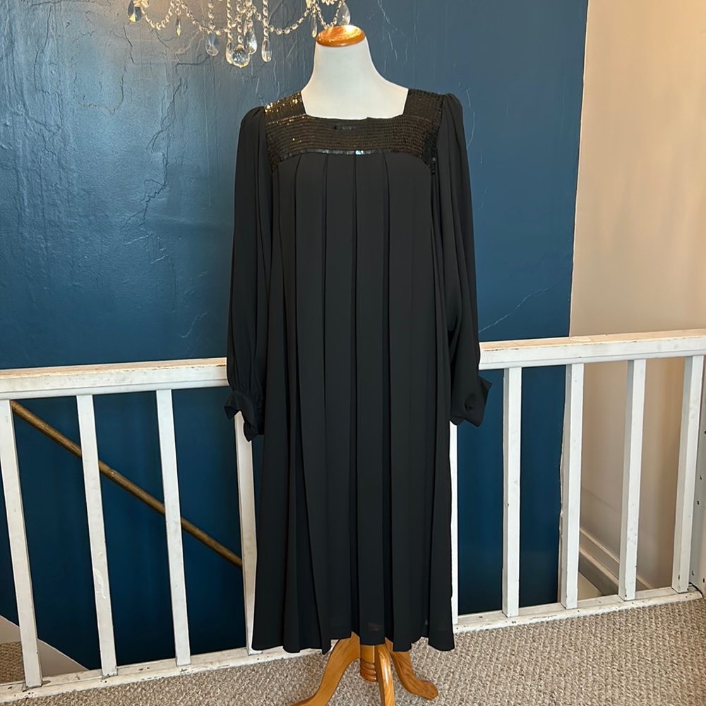 Plus size vintage dress of sequins and pleated chiffon with Bishop sleeves.